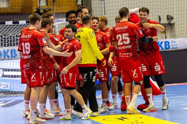 HBL Pokal, 2. Runde, Kassel, MT Melsungen vs. Rhein-Neckar Loewen, Rothenbach-Halle Kassel; 22.09.2026 HBL Pokal, 2. Runde, Kassel, Germany - 22.09.2026: Die Spieler der MT Melsungen feiern das gewonnene Spiel nach der Verlängerung, Handball Bundesliga, Spiel der MT Melsungen vs. Rhein-Neckar Loewen, Rothenbach-Halle Kassel Copyright: xBEAUTIFULxSPORTS Freudensteinx
