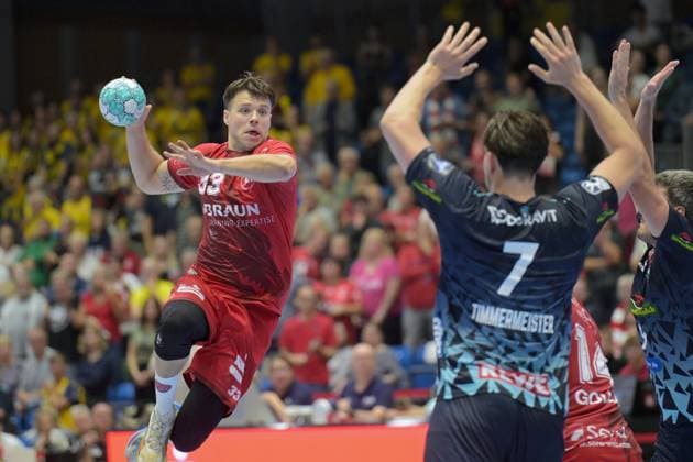 Aaron Mensing (MT Melsungen 33) beim Wurf;, Robert Timmermeister (Rhein-Neckar Loewen 7) , GER, MT Melsungen - Rhein-Neckar Loewen, Handball, DHB Pokal, 2. Runde, Saison 2026 2027, 22.09.2026, GER, MT Melsungen - Rhein-Neckar Loewen, Handball, DHB Pokal, 2. Runde, Saison 2026 2027, 22.09.2026 Kassel Copyright: xEibner-Pressefotox xRolandxSippelx EP_RSL