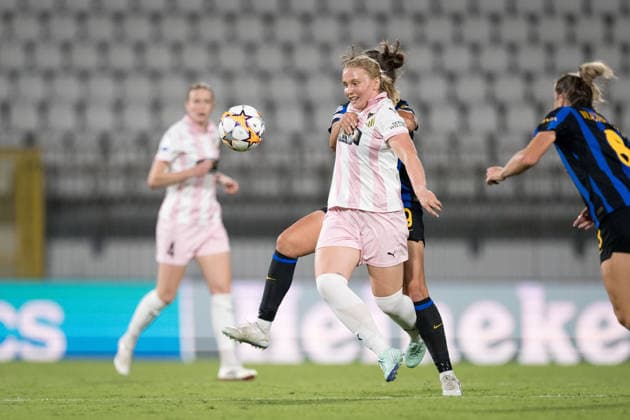 260922 Johanna Fossdalsa Sorensen of Häcken during the Women s Champions League football match between Inter and Häcken on September 22, 2026 in Monza. Photo: Carl Sandin BILDBYRAN kod CS CS0982 fotboll football soccer fotball uefa womens champions league inter häcken dam bbeng fotboll football soccer fotball uefa womens champions league inter häcken dam bbeng Copyright: CARLxSANDIN BB260922CS114
