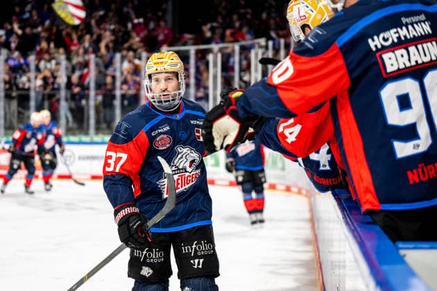 22.09.2026 - Eishockey - Saison 2026 2027 - Penny DEL - Nürnberg Ice Tigers Icetigers - Adler Mannheim - ThHa - xthxhax - Torjubel, Freude, Jubel Tyler Spezia (37, Nürnberg Ice Tigers, NIT )