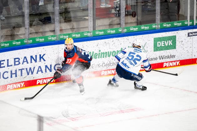 22.09.2026 - Eishockey - Saison 2026 2027 - Penny DEL - Nürnberg Ice Tigers Icetigers - Adler Mannheim - ThHa - xthxhax - Tyler Spezia (37, Nürnberg Ice Tigers, NIT ) Nicolas Mattinen (52, Adler Mannheim )
