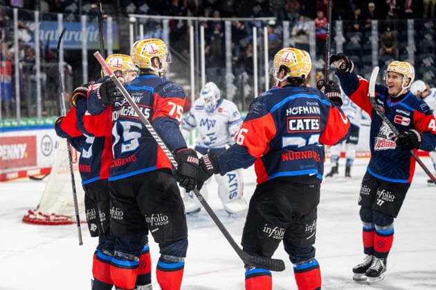 22.09.2026 - Eishockey - Saison 2026 2027 - Penny DEL - Nürnberg Ice Tigers Icetigers - Adler Mannheim - ThHa - xthxhax - Torjubel, Freude, Jubel Samuel Dove McFalls (75, Nürnberg Ice Tigers, NIT ) Jackson Cates (26, Nürnberg Ice Tigers, NIT ) Austin Magera (19, Nürnberg Ice Tigers, NIT ) Jakob Weber (41, Nürnberg Ice Tigers, NIT )
