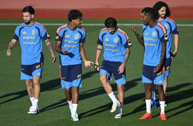 Spanish national football team prepares for UEFA Nations League match against England MADRID, SPAIN - SEPTEMBER 22: Nicholas Williams, Lamine Yamal, Alex Baena, Yeremy Pino and Marc Cucurella of Spain attend open practice session ahead of 2026-27 UEFA Nations League C match against England at the Royal Spanish Football Federation s (RFEF) Las Rozas facility in Madrid, Spain on September 22, 2026. Burak Akbulut Anadolu Madrid Spain. Editorial use only. Please get in touch for any other usage.  Copyright: x2026xAnadoluxBurakxAkbulutx