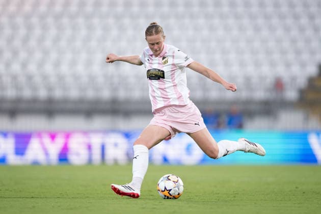 260922 Emma Östlund of Häcken during the Women s Champions League football match between Inter and Häcken on September 22, 2026 in Monza. Photo: Carl Sandin BILDBYRAN kod CS CS0982 fotboll football soccer fotball uefa womens champions league inter häcken dam bbeng fotboll football soccer fotball uefa womens champions league inter häcken dam bbeng Copyright: CARLxSANDIN BB260922CS121