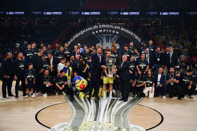 Fenerbahce Tarfin v Besiktas 39th Turkish Presidential Cup Fenerbahce Tarfin lifts the championship trophy after the 39th Turkish Presidential Cup match between Fenerbahce Tarfin and Besiktas on September 22, 2026 in Istanbul, Turkey. Istanbul Turkey Copyright: xMuratxYuce PSxImagesxMuratxYuce PSxImagesx