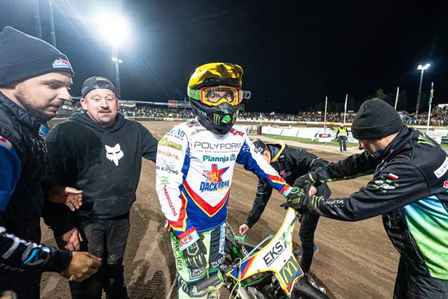 260922 Dackarna malillas Patryk Dudek jublar efter final tva i Elitserien mellan Västervik och Dackarna malilla den 22 september 2026 i Västervik. Copyright: OSCARxWALLIN BB260922BB609