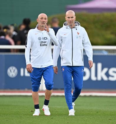 Ahead of Turkiye v France: UEFA Nations League CLAIREFONTAINE-EN-YVELINES, FRANCE - SEPTEMBER 22: France’s national football team head coach Zinedine Zidane (R) and France’s national football team goalkeeping coach Fabien Barthez (L) leave at the end of a training session ahead of the UEFA Nations League match between Turkiye and France in Clairefontaine-en-Yvelines, southwest of Paris, France on September 22, 2026. Mustafa Yalcin Anadolu Clairefontaine-en-yvelines France. Editorial use only. Please get in touch for any other usage.  Copyright: x2026xAnadoluxMustafaxYalcinx