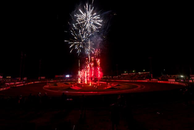 260922 Fyrverkerier paHejla Arena efter tva i Elitserien mellan Västervik och Dackarna malilla den 22 september 2026 i Västervik. Copyright: OSCARxWALLIN BB260922BB614
