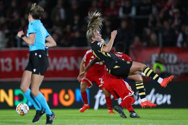 September 22, 2026, Unterhaching, Bayern, Germany: Hemp Lauren of Manchester City ( L ) and Amani Bernadette of Bayern Munich ( R ) fight for the ball during the Women Uefa Champions League 2026 - 2027 football match between Bayern Munchen and Manchester City at Sportpark Stadium in Unterhaching , Bayern , Germany . September 22th , 2026 Unterhaching Germany - ZUMAe140 20260922_zip_e140_071 Copyright: xDavidexEliasx