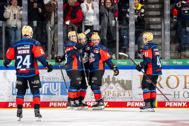 22.09.2026 - Eishockey - Saison 2026 2027 - Penny DEL - Nürnberg Ice Tigers Icetigers - Adler Mannheim - ThHa - xthxhax - Austin Magera (19, Nürnberg Ice Tigers, NIT ) Tyler Spezia (37, Nürnberg Ice Tigers, NIT ) Greg Meireles (43, Nürnberg Ice Tigers, NIT ) Marcus Weber (24, Nürnberg Ice Tigers, NIT ) Jakob Weber (41, Nürnberg Ice Tigers, NIT ) Torjubel, Freude, Jubel
