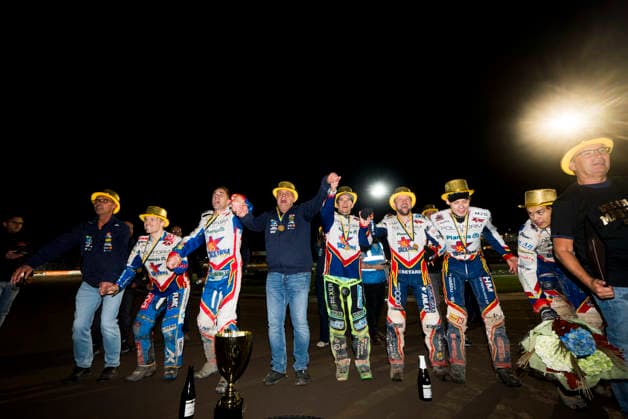 260922 Dackarna malilla jublar efter final tva i Elitserien mellan Västervik och Dackarna malilla den 22 september 2026 i Västervik. Copyright: OSCARxWALLIN BB260922BB642