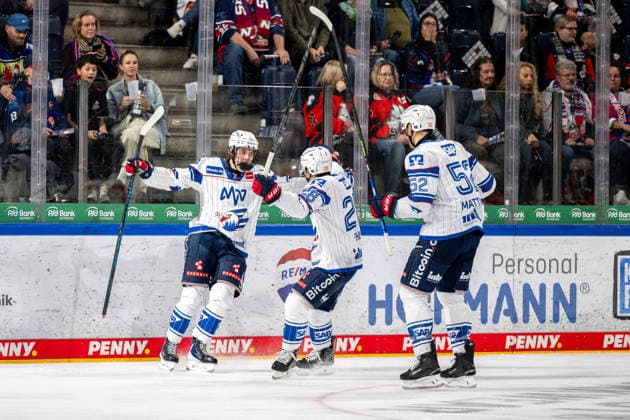 22.09.2026 - Eishockey - Saison 2026 2027 - Penny DEL - Nürnberg Ice Tigers Icetigers - Adler Mannheim - ThHa - xthxhax - Torjubel, Freude, Jubel Max Calce (39, Adler Mannheim ) Alexander Ehl (28, Adler Mannheim ) Nicolas Mattinen (52, Adler Mannheim )