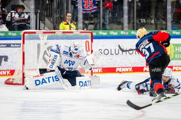 22.09.2026 - Eishockey - Saison 2026 2027 - Penny DEL - Nürnberg Ice Tigers Icetigers - Adler Mannheim - ThHa - xthxhax - Tor von Tyler Spezia (37, Nürnberg Ice Tigers, NIT ) gegen Jake Hildebrand (30, Adler Mannheim )