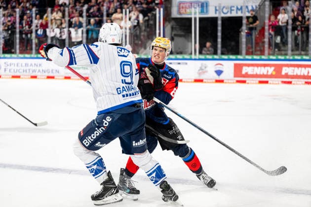 22.09.2026 - Eishockey - Saison 2026 2027 - Penny DEL - Nürnberg Ice Tigers Icetigers - Adler Mannheim - ThHa - xthxhax - Leon Gawanke (9, Adler Mannheim ) Noah Samanski (8, Nürnberg Ice Tigers, NIT )