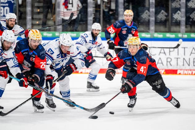 22.09.2026 - Eishockey - Saison 2026 2027 - Penny DEL - Nürnberg Ice Tigers Icetigers - Adler Mannheim - ThHa - xthxhax - Jackson Cates (26, Nürnberg Ice Tigers, NIT ) Brooks Macek (13, Adler Mannheim ) Owen Headrick (47, Nürnberg Ice Tigers, NIT )
