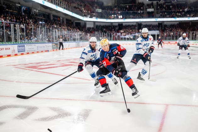 22.09.2026 - Eishockey - Saison 2026 2027 - Penny DEL - Nürnberg Ice Tigers Icetigers - Adler Mannheim - ThHa - xthxhax - Dan Renouf (4, Adler Mannheim ) ?? Owen Headrick (47, Nürnberg Ice Tigers, NIT )