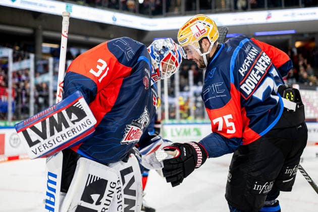 22.09.2026 - Eishockey - Saison 2026 2027 - Penny DEL - Nürnberg Ice Tigers Icetigers - Adler Mannheim - ThHa - xthxhax - Niklas Treutle (31, Nürnberg Ice Tigers, NIT ) Samuel Dove McFalls (75, Nürnberg Ice Tigers, NIT ) Jubel, Freude