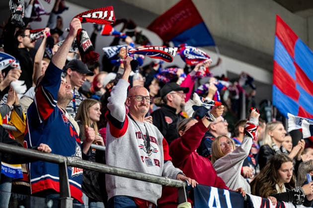 22.09.2026 - Eishockey - Saison 2026 2027 - Penny DEL - Nürnberg Ice Tigers Icetigers - Adler Mannheim - ThHa - xthxhax - jubelnde Fans nach Tor