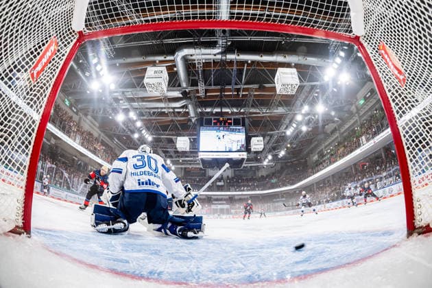 22.09.2026 - Eishockey - Saison 2026 2027 - Penny DEL - Nürnberg Ice Tigers Icetigers - Adler Mannheim - ThHa - xthxhax - Tor von Austin Magera (19, Nürnberg Ice Tigers, NIT ) gegen Jake Hildebrand (30, Adler Mannheim ), Torkamera, Goalcam