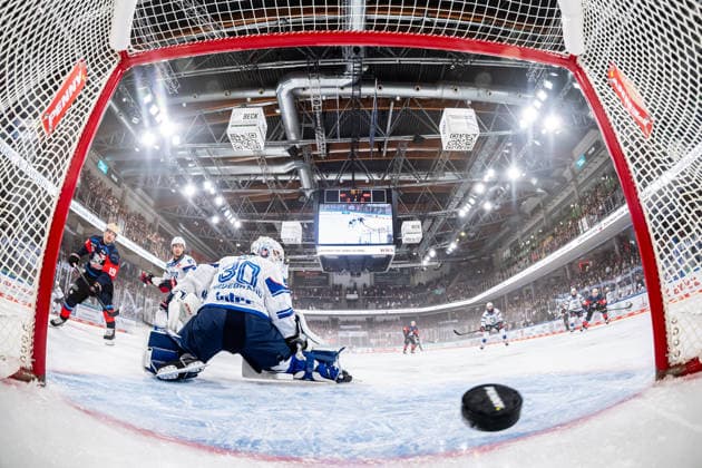 22.09.2026 - Eishockey - Saison 2026 2027 - Penny DEL - Nürnberg Ice Tigers Icetigers - Adler Mannheim - ThHa - xthxhax - Tor von Austin Magera (19, Nürnberg Ice Tigers, NIT ) gegen Jake Hildebrand (30, Adler Mannheim ), Torkamera, Goalcam
