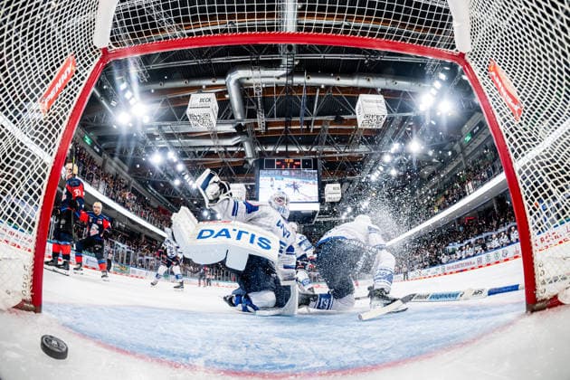 22.09.2026 - Eishockey - Saison 2026 2027 - Penny DEL - Nürnberg Ice Tigers Icetigers - Adler Mannheim - ThHa - xthxhax - Tor von Tyler Spezia (37, Nürnberg Ice Tigers, NIT ) gegen Jake Hildebrand (30, Adler Mannheim ), Torkamera, Goalcam