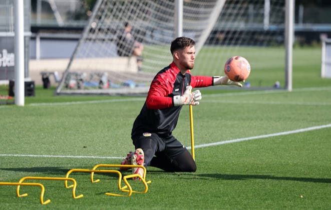 22.09.26 VfB Stuttgart Training Deutschland, Stuttgart, 22.09.2026, Fussball, Bundesliga, Saison 2026 2027, VfB Stuttgart Training: Dennis Seimen.