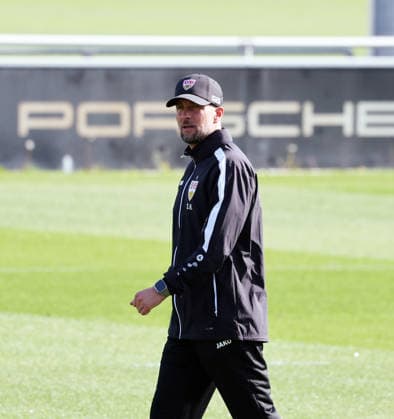 22.09.26 VfB Stuttgart Training Deutschland, Stuttgart, 22.09.2026, Fussball, Bundesliga, Saison 2026 2027, VfB Stuttgart Training: Sebastian Hoeneß (Trainer).