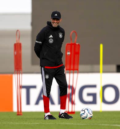 22.09.2026, Fussball DFB-Nationalmannschaft Deutschland, Trainingslager in Herzogenaurach, im Homeground bei ADIDAS, vor den UEFA Nations League Spielen, Bundestrainer Jürgen Klopp (Deutschland) lachend