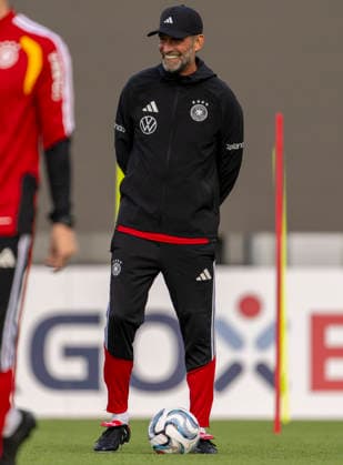 22.09.2026, Fussball DFB-Nationalmannschaft Deutschland, Trainingslager in Herzogenaurach, im Homeground bei ADIDAS, vor den UEFA Nations League Spielen, Bundestrainer Jürgen Klopp (Deutschland) lachend