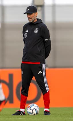22.09.2026, Fussball DFB-Nationalmannschaft Deutschland, Trainingslager in Herzogenaurach, im Homeground bei ADIDAS, vor den UEFA Nations League Spielen, Bundestrainer Jürgen Klopp (Deutschland) nachdenklich