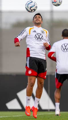 22.09.2026, Fussball DFB-Nationalmannschaft Deutschland, Trainingslager in Herzogenaurach, im Homeground bei ADIDAS, vor den UEFA Nations League Spielen, Nadiem Amiri (Deutschland) am Ball.