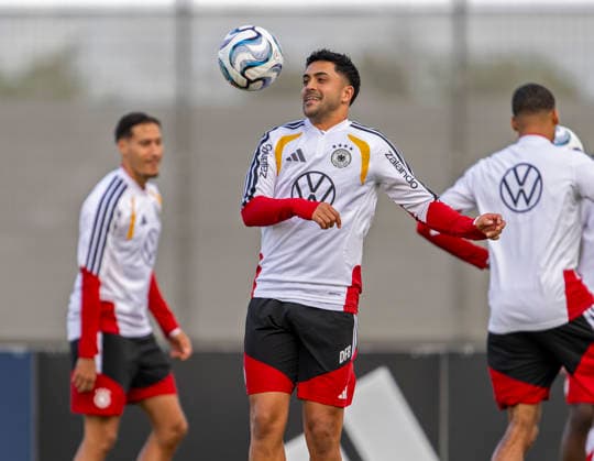 22.09.2026, Fussball DFB-Nationalmannschaft Deutschland, Trainingslager in Herzogenaurach, im Homeground bei ADIDAS, vor den UEFA Nations League Spielen, Nadiem Amiri (Deutschland) am Ball.