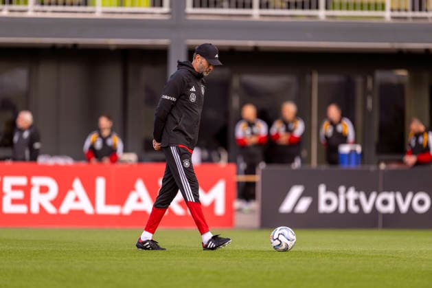 22.09.2026, Fussball DFB-Nationalmannschaft Deutschland, Trainingslager in Herzogenaurach, im Homeground bei ADIDAS, vor den UEFA Nations League Spielen, Bundestrainer Jürgen Klopp (Deutschland) nachdenklich