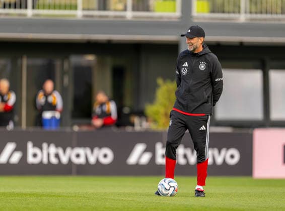 22.09.2026, Fussball DFB-Nationalmannschaft Deutschland, Trainingslager in Herzogenaurach, im Homeground bei ADIDAS, vor den UEFA Nations League Spielen, Bundestrainer Jürgen Klopp (Deutschland) lachend