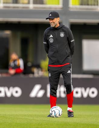 22.09.2026, Fussball DFB-Nationalmannschaft Deutschland, Trainingslager in Herzogenaurach, im Homeground bei ADIDAS, vor den UEFA Nations League Spielen, Bundestrainer Jürgen Klopp (Deutschland) lachend