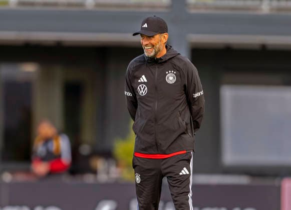 22.09.2026, Fussball DFB-Nationalmannschaft Deutschland, Trainingslager in Herzogenaurach, im Homeground bei ADIDAS, vor den UEFA Nations League Spielen, Bundestrainer Jürgen Klopp (Deutschland) lachend