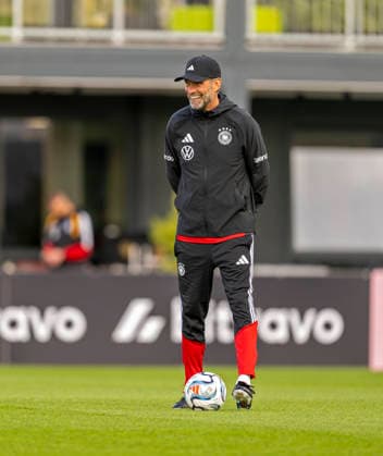 22.09.2026, Fussball DFB-Nationalmannschaft Deutschland, Trainingslager in Herzogenaurach, im Homeground bei ADIDAS, vor den UEFA Nations League Spielen, Bundestrainer Jürgen Klopp (Deutschland) lachend