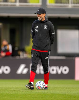 22.09.2026, Fussball DFB-Nationalmannschaft Deutschland, Trainingslager in Herzogenaurach, im Homeground bei ADIDAS, vor den UEFA Nations League Spielen, Bundestrainer Jürgen Klopp (Deutschland) lachend