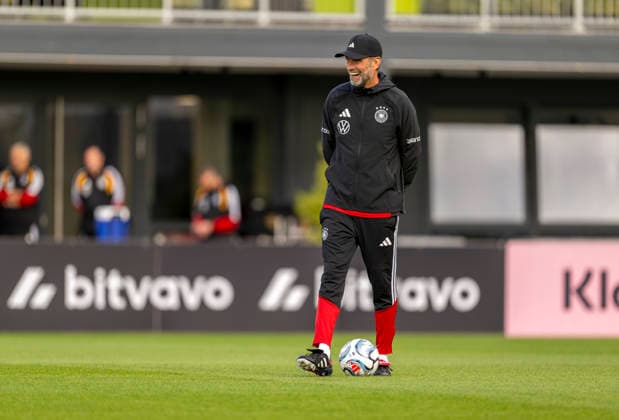 22.09.2026, Fussball DFB-Nationalmannschaft Deutschland, Trainingslager in Herzogenaurach, im Homeground bei ADIDAS, vor den UEFA Nations League Spielen, Bundestrainer Jürgen Klopp (Deutschland) lachend