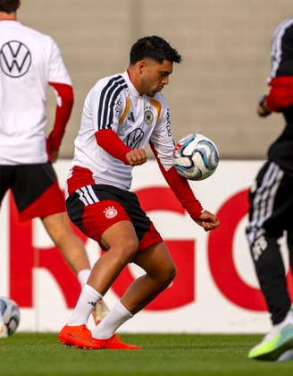 22.09.2026, Fussball DFB-Nationalmannschaft Deutschland, Trainingslager in Herzogenaurach, im Homeground bei ADIDAS, vor den UEFA Nations League Spielen, Nadiem Amiri (Deutschland) am Ball.