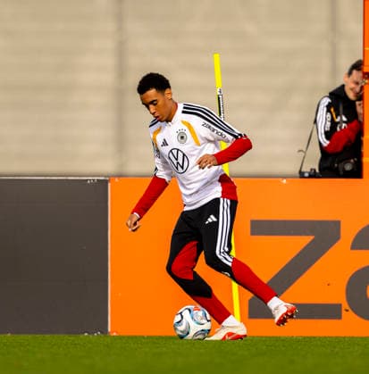 22.09.2026, Fussball DFB-Nationalmannschaft Deutschland, Trainingslager in Herzogenaurach, im Homeground bei ADIDAS, vor den UEFA Nations League Spielen, Jamal Musiala (Deutschland) am Ball