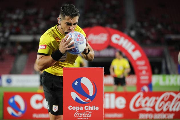 Futbol, Audax Italiano vs Colo Colo. Octavos de Final, Copa Chile 2026. El arbitro Jose Cabero es fotografiado durante el partido de ida de la Copa Chile entre Audax Italiano contra Colo Colo disputado en el estadio Nacional de Santiago, Chile. 22 09 2026 Felipe Zanca Photosport Football, Audax Italiano vs Colo Colo. Round of 16, 2026 Copa Chile Championship. Referee Jose Cabero is pictured during the first leg of Copa Chile Championship match between Audax Italiano against Colo Colo at Nacional stadium in Santiago, Chile. 22 09 2026 Felipe Zanca Photosport Audax Italiano vs Colo Colo, Copa Chile 2026 