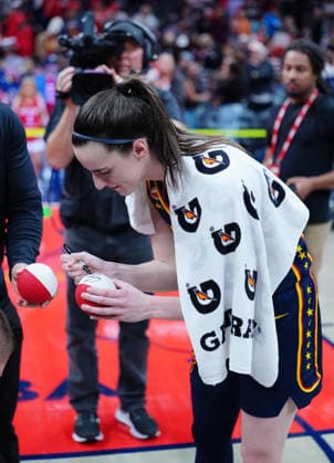 INDIANAPOLIS, IN - SEPTEMBER 22: Indiana Fever guard Caitlin Clark (22) autographs mini basketballs after defeating the Minnesota Lynx on Fan Appreciation Night on September 22, 2026, at Gainbridge Fieldhouse in Indianapolis, Indiana. (Photo by Brian Spurlock Icon Sportswire) WNBA, Basketball Damen, USA SEP 22 Minnesota Lynx at Indiana Fever EDITORIAL USE ONLY Icon26092217