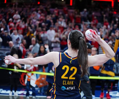 INDIANAPOLIS, IN - SEPTEMBER 22: Indiana Fever guard Caitlin Clark (22) throws autograph mini basketballs to the fans in the stands after defeating the Minnesota Lynx on Fan Appreciation Night on September 22, 2026, at Gainbridge Fieldhouse in Indianapolis, Indiana. (Photo by Brian Spurlock Icon Sportswire) WNBA, Basketball Damen, USA SEP 22 Minnesota Lynx at Indiana Fever EDITORIAL USE ONLY Icon26092222
