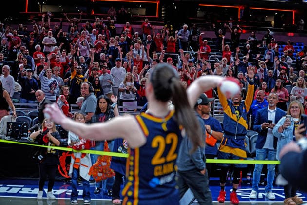 INDIANAPOLIS, IN - SEPTEMBER 22: Indiana Fever guard Caitlin Clark (22) throws autograph mini basketballs to the fans in the stands after defeating the Minnesota Lynx on Fan Appreciation Night on September 22, 2026, at Gainbridge Fieldhouse in Indianapolis, Indiana. (Photo by Brian Spurlock Icon Sportswire) WNBA, Basketball Damen, USA SEP 22 Minnesota Lynx at Indiana Fever EDITORIAL USE ONLY Icon26092223