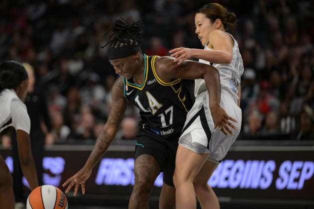 September 22, 2026, Las Vegas, Nevada, USA: Las Vegas Aces lead Los Angeles Sparks 42-33 during halftime of the WNBA, Basketball Damen, USA Regular Season at the Michelob ultra arena in Las Vegas. Las Vegas USA - ZUMAo117 20260922_zsp_o117_003 Copyright: xMikaelxOnax