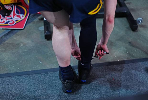 INDIANAPOLIS, IN - SEPTEMBER 22: Indiana Fever guard Caitlin Clark (22) takes off her NIKE Caitlin 1 (3X Black) game worn shoes to give to fans after defeating the Minnesota Lynx on Fan Appreciation Night on September 22, 2026, at Gainbridge Fieldhouse in Indianapolis, Indiana. (Photo by Brian Spurlock Icon Sportswire) WNBA, Basketball Damen, USA SEP 22 Minnesota Lynx at Indiana Fever EDITORIAL USE ONLY Icon26092232