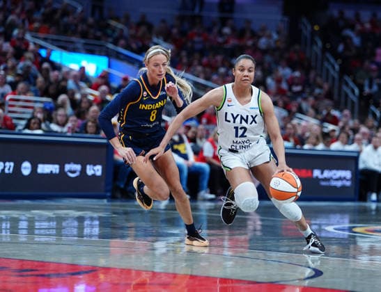 INDIANAPOLIS, IN - SEPTEMBER 22: Minnesota Lynx forward Nia Brodie (12) drives to the basket against Indiana Fever guard Sophie Cunningham (8) on September 22, 2026, at Gainbridge Fieldhouse in Indianapolis, Indiana. (Photo by Brian Spurlock Icon Sportswire) WNBA, Basketball Damen, USA SEP 22 Minnesota Lynx at Indiana Fever EDITORIAL USE ONLY Icon26092260