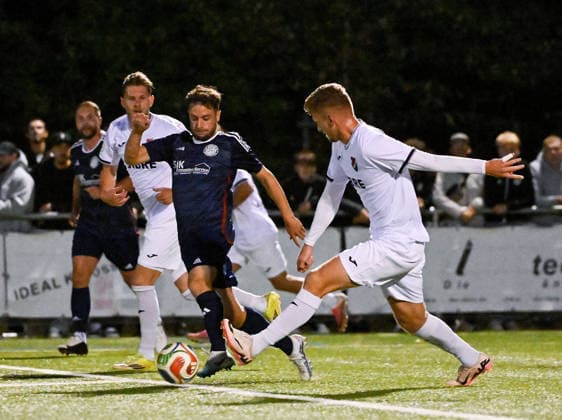 22.09.2026, xpsx, Fussball Hessenpokal Achtelfinale, Germania Doernigheim - TSV Steinbach Haiger v.l. Emanuel Becker (Dörnigheim), Ertan Hajdaraj (Steinbach) Maintal Hessen Deutschland (DEU)