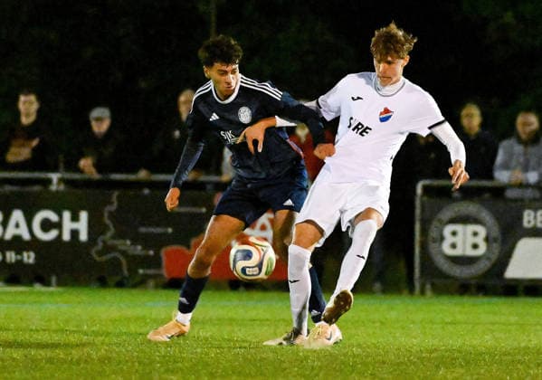 22.09.2026, xpsx, Fussball Hessenpokal Achtelfinale, Germania Doernigheim - TSV Steinbach Haiger v.l. Anas Charkaoui (Dörnigheim), Levin Müller (Steinbach) Maintal Hessen Deutschland (DEU)